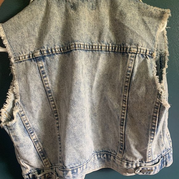 Stylish Streetwear Denim Vest - Picture 2 of 6